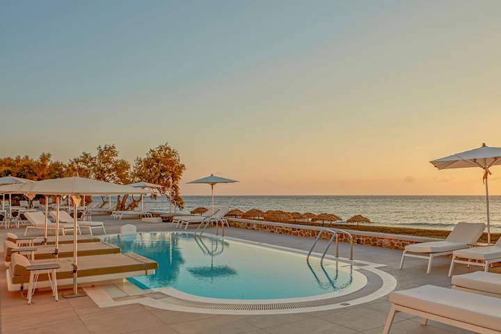 Bild på pool vid hotell 