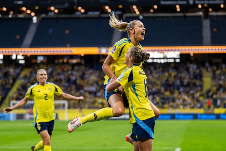 Glada Fotbollsspelare på plan 