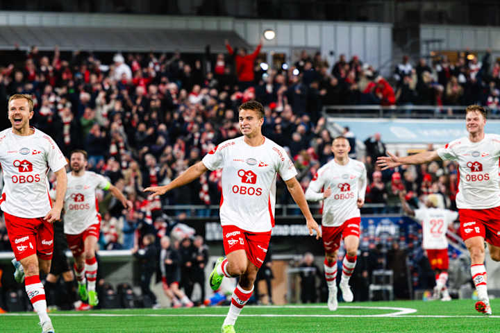 Foto av Sjøvold som feirer