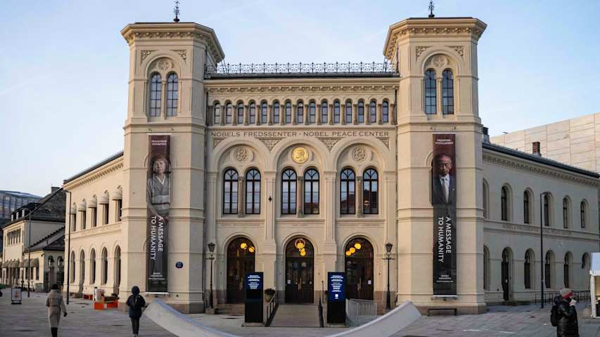 Bygget og inngangspartiet til fredssenteret