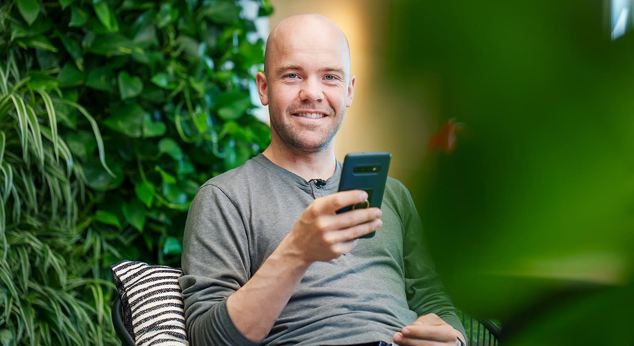 Torgrim Oksavik Lockertsen er en av dem som har tatt i bruk appen for å følge med på eget klimautslipp. Foto: OBOS