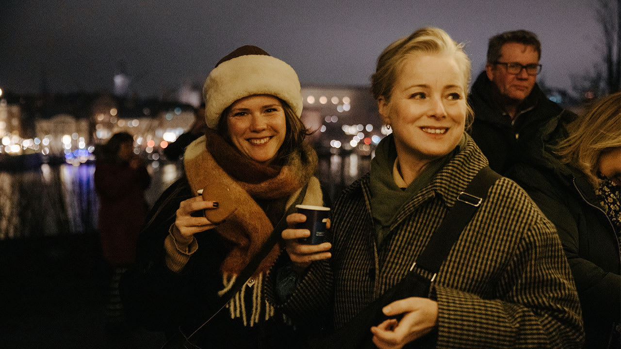 Tjejer som dricker glögg