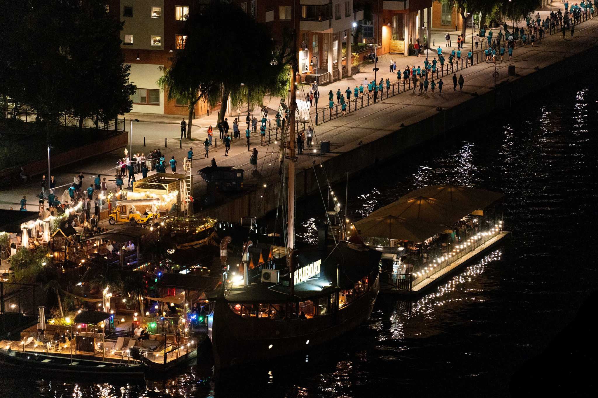 Foto av utsikten langs Midnattsløpet løypen nede ved den svenske havnen.