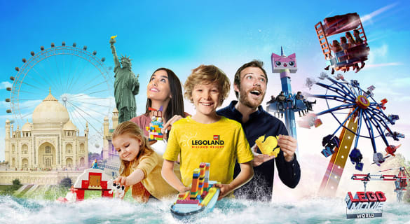 En familie på fire med illustrasjoner fra Legoland i bakgrunnen