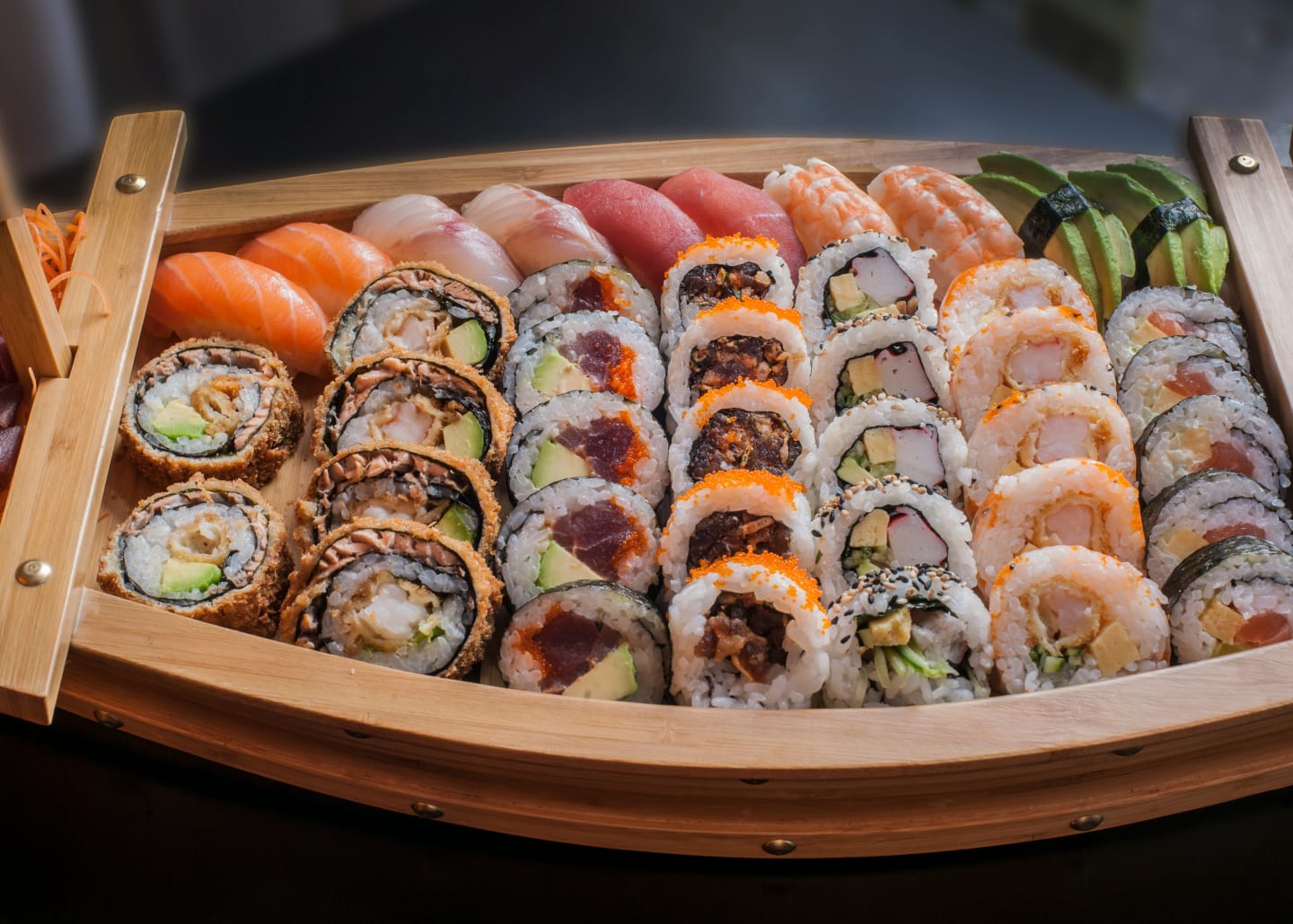 Brett med sushi