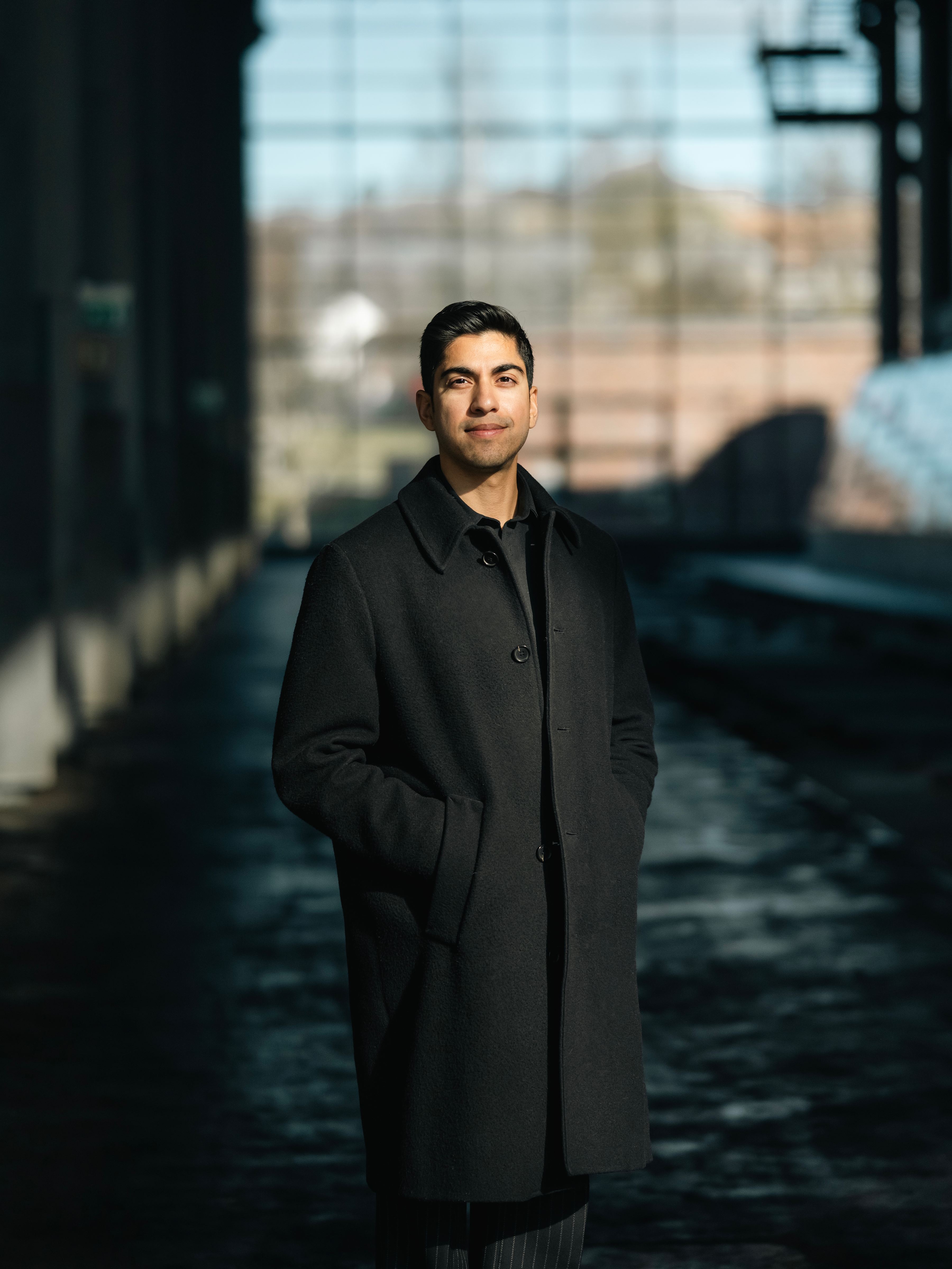 Bildet av Atir Khan er arkitekt og partner i Grape Architects.