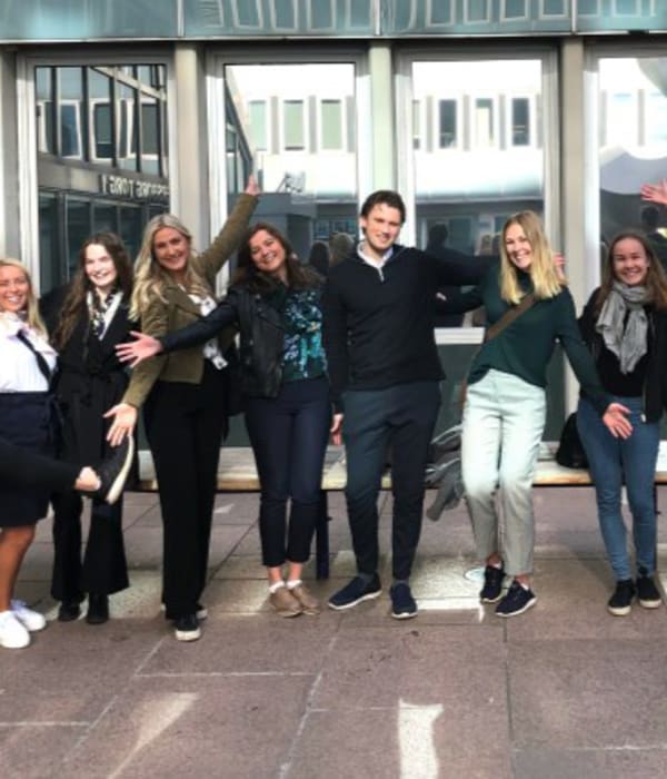 OBOS har hver sommer en traineeordning med studenter fra ulike studieretninger. Her er kullet fra 2019.