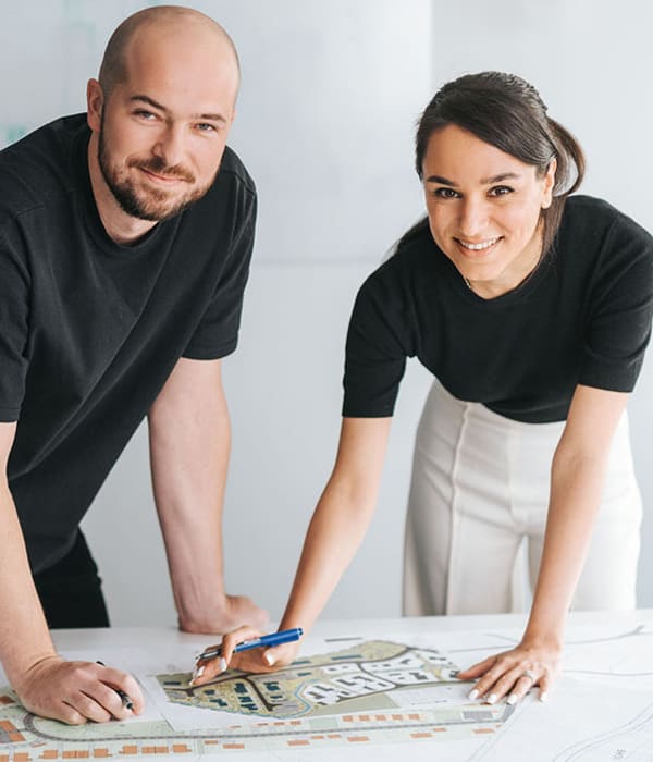 Arkitektene Joakim Knudsen og Sarah Godrat.