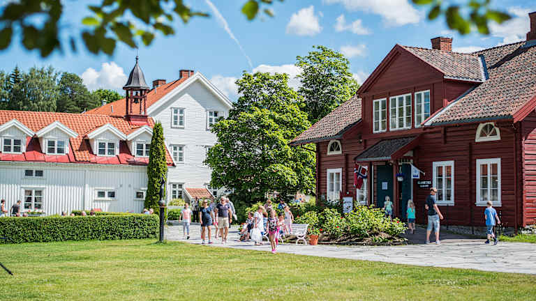 Hadeland Glassverk sett utenfra.