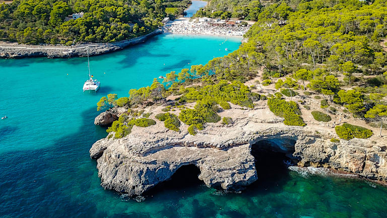 Turkost hav och klippor