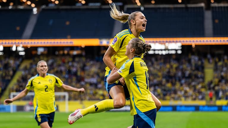 Glada Fotbollsspelare på plan