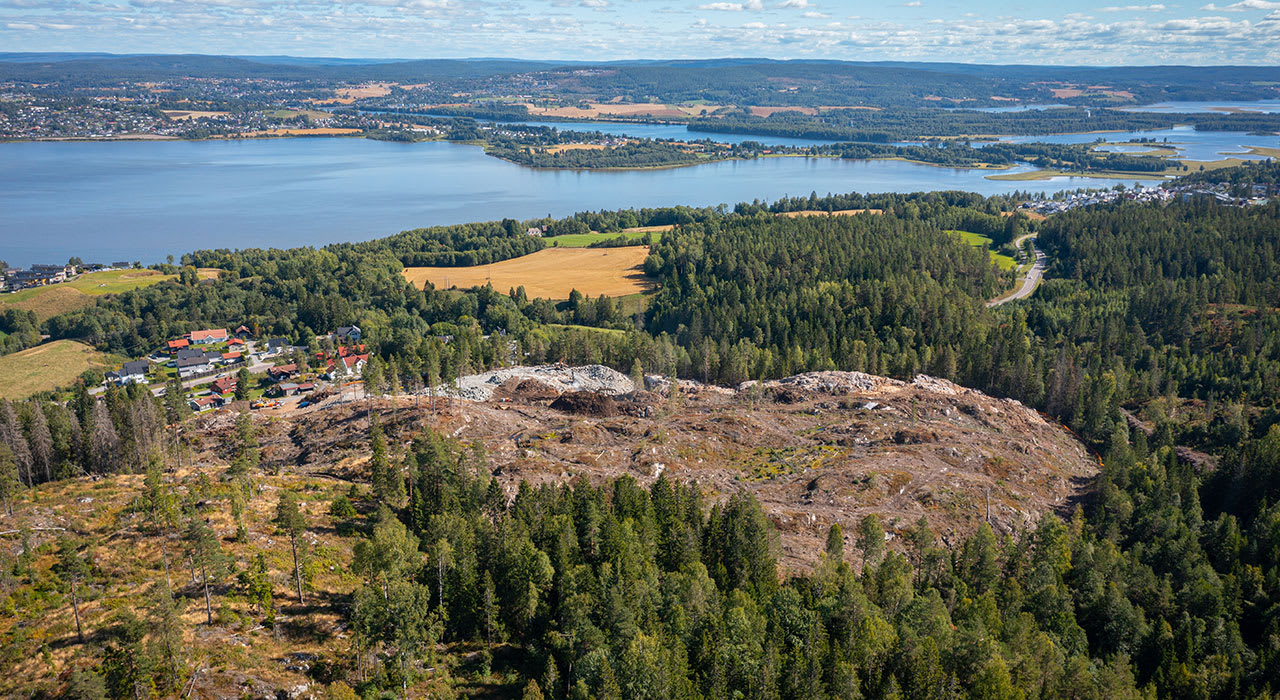 Tomta på Marikollåsen med utsikt mot Svelle, Glomma og Øyeren