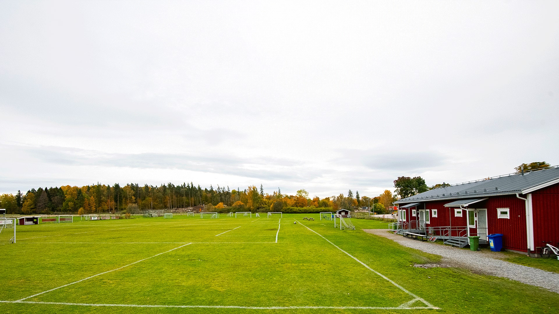 Fotbollsplan i närheten