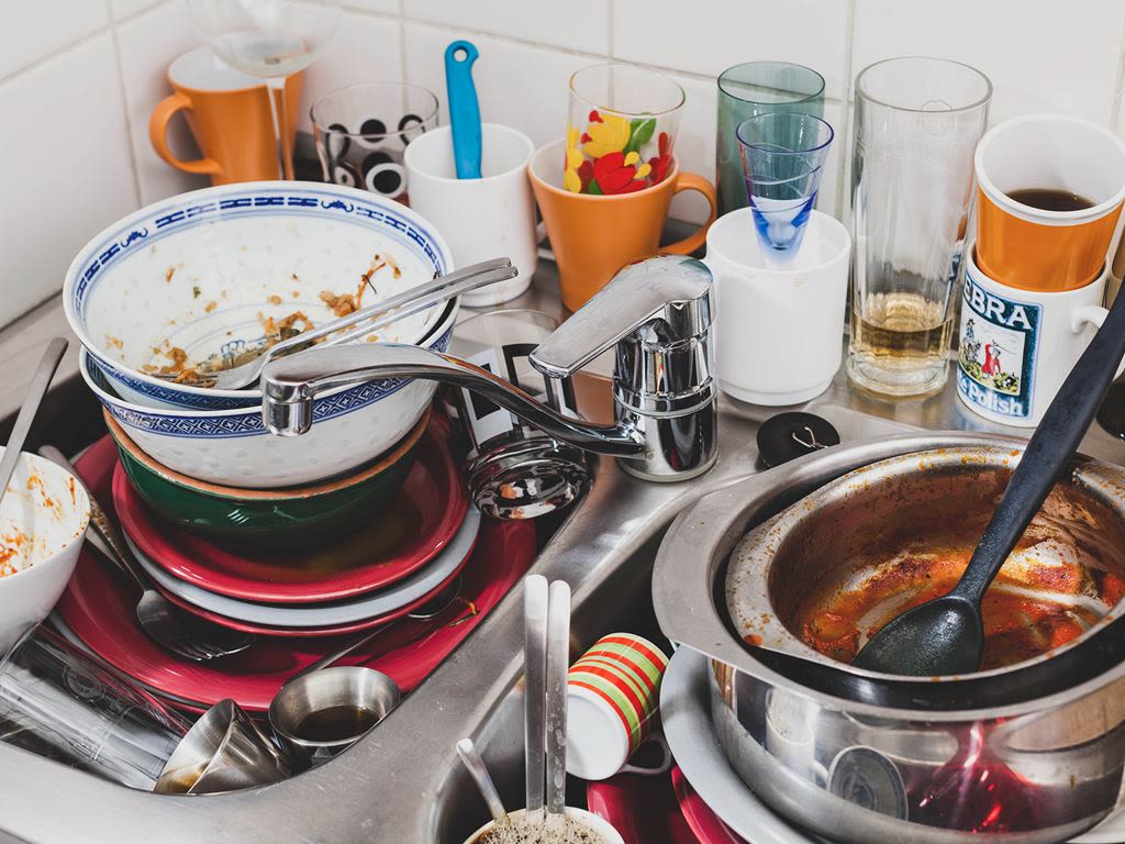 Ett berg av disk i en diskho