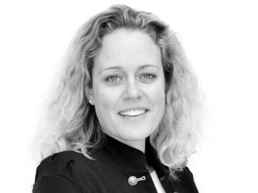 Porträtt av Lina Werner, projektutvecklare på OBOS kontor i Stockholm.