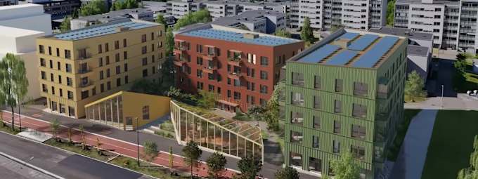 Uteområde med beboere og grønn vegetasjon