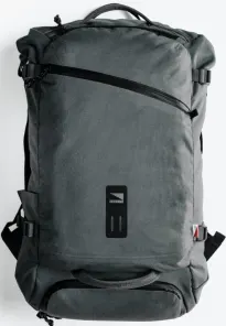 Front facing view of the Lander Traveler Bag 35L