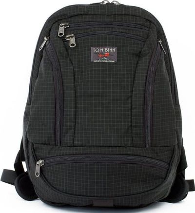 Front facing view of the Tom Bihn Synapse 19