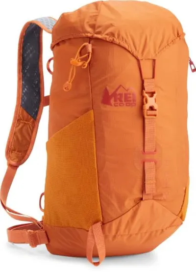 Front facing view of the REI Co-op Flash Pack 22