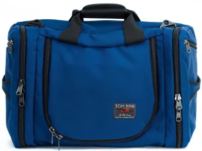 Front facing view of the Tom Bihn Aeronaut 30L