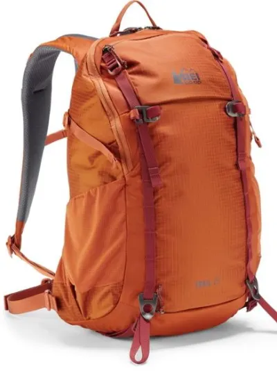 Front facing view of the REI Co-op Trail Pack 25