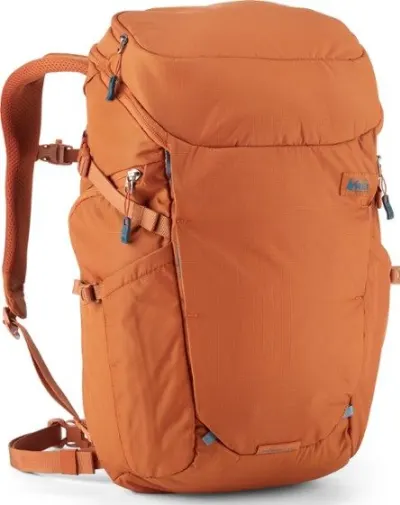 Front facing view of the REI Co-op Ruckpack 28