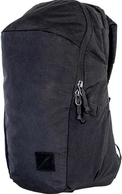 Front facing view of the Evergoods Civic Half Zip 22L