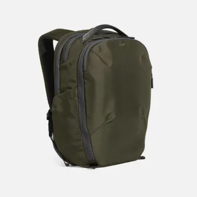 Front facing view of the Aer Pro Pack 20L