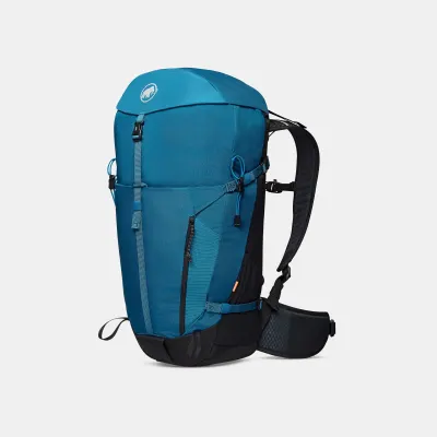 Front facing view of the Mammut Lithium 30