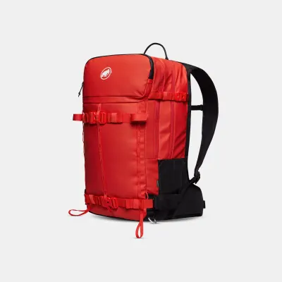 Front facing view of the Mammut Nirvana 28