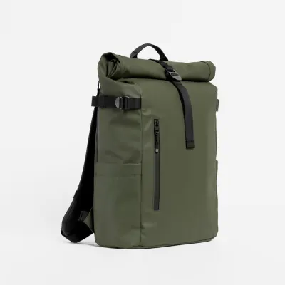 Front facing view of the Stubble & Co The Rolltop 20L