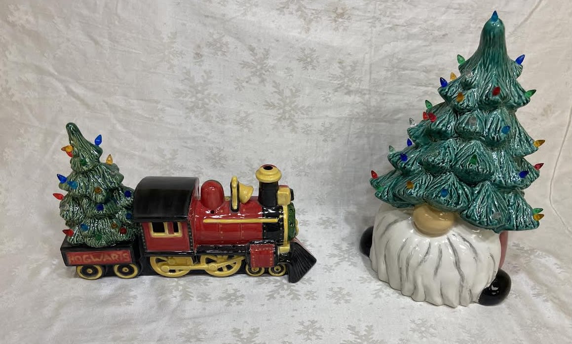 Christmas Pottery Painting @ Hummingbird Hills Winery Photo
