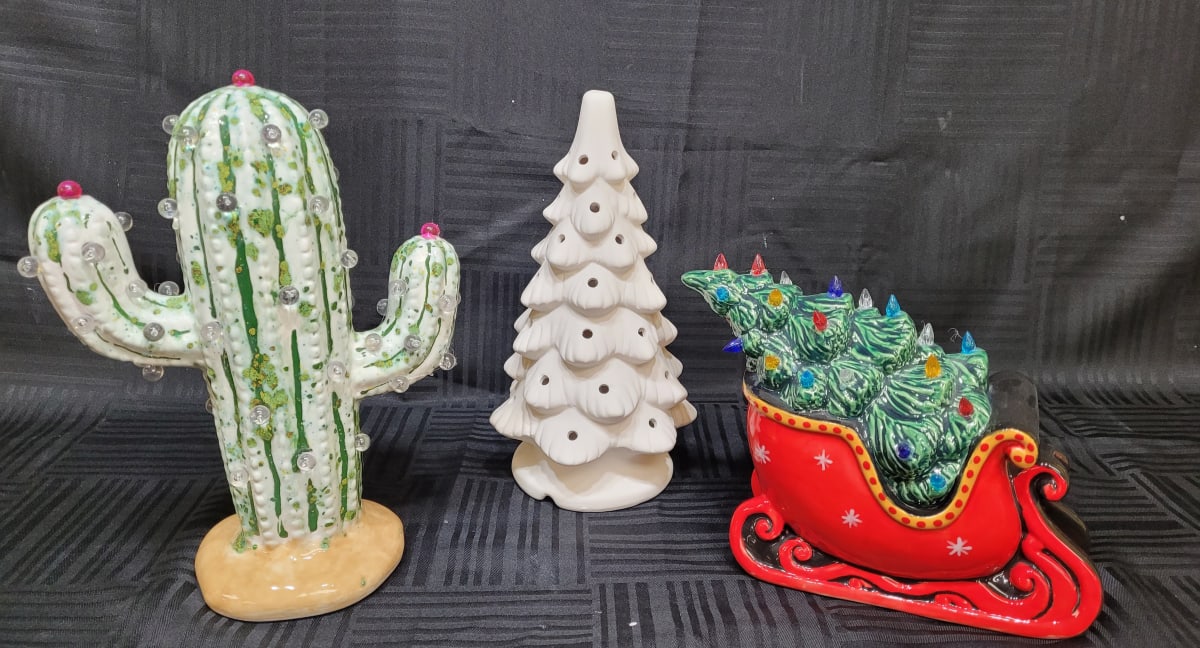 Christmas Pottery Painting @ Hummingbird Hills Winery Photo