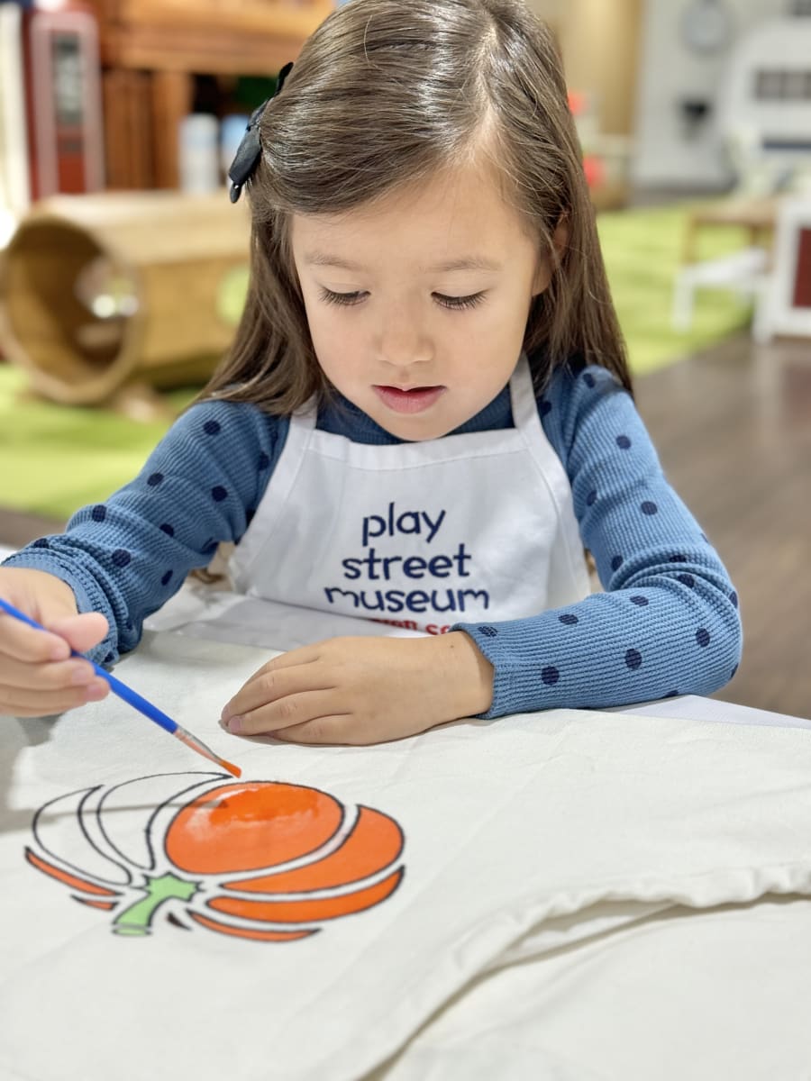 Holiday Apron Dip Dye Painting Event! Photo