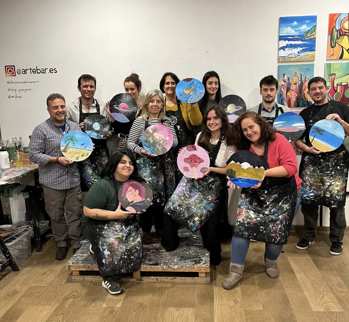 Foto de RETRO REWIND: Vinyl Record Painting in Castelldefels - €35.00