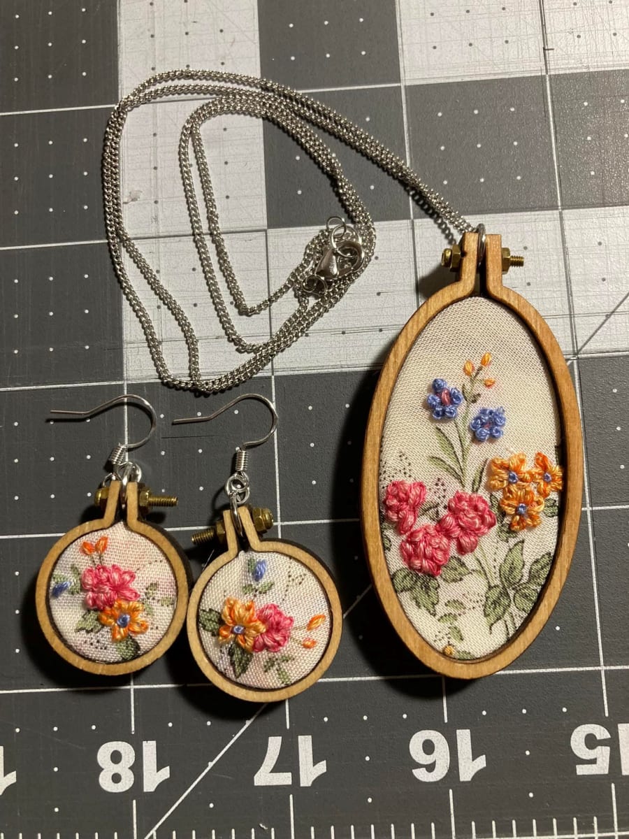 Embroidery Workshop  (ages 10 & up) - 2 hours Photo