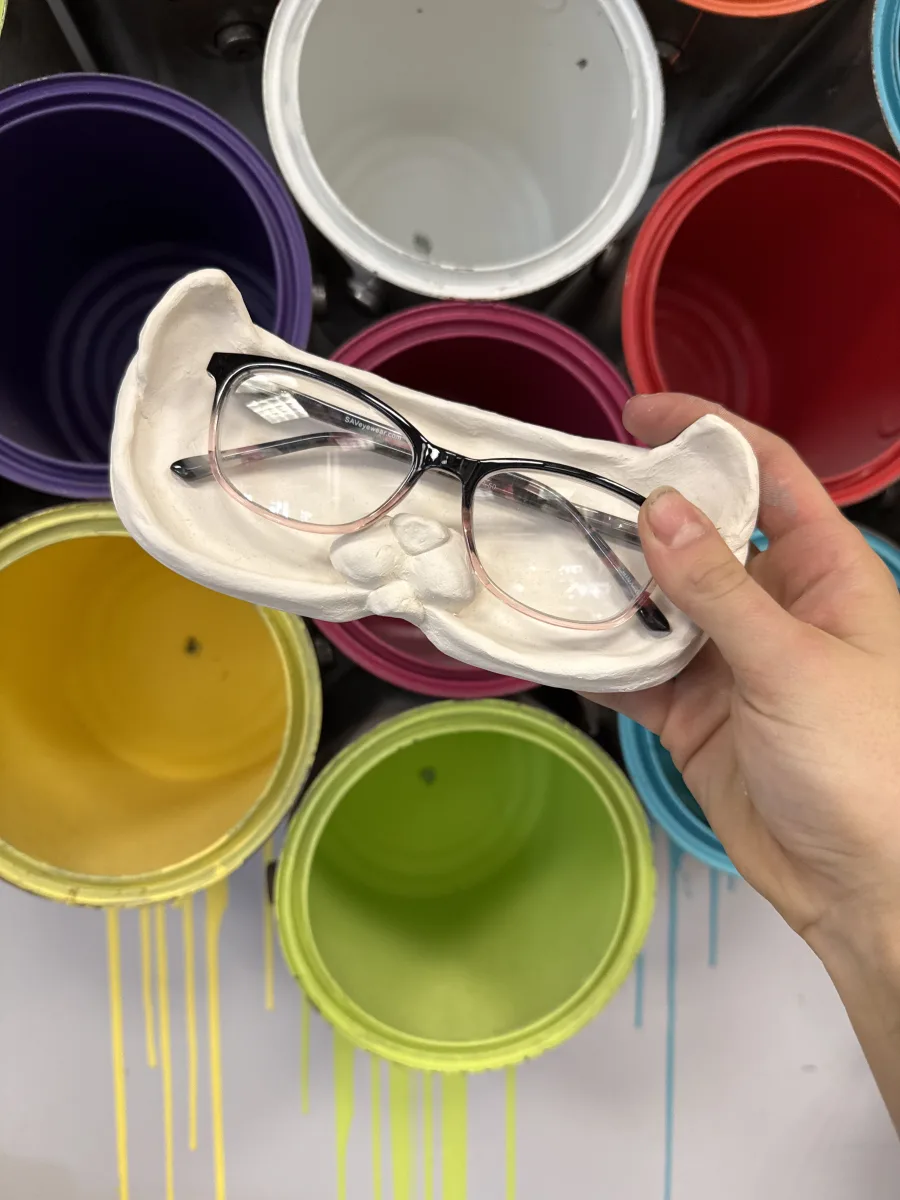 Clay Glasses Holder Photo