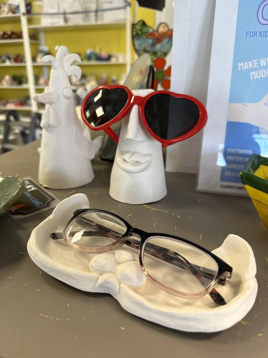 Clay Glasses Holder Photo