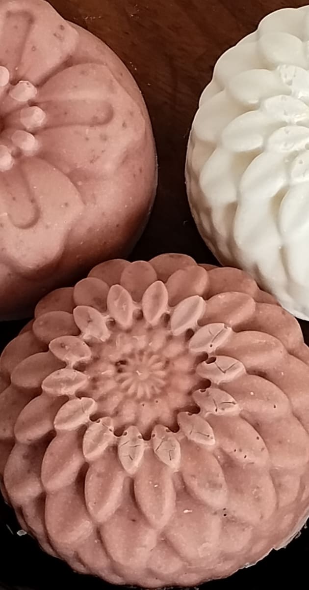 Make Your Own Pure Coconut Shampoo Bars Photo