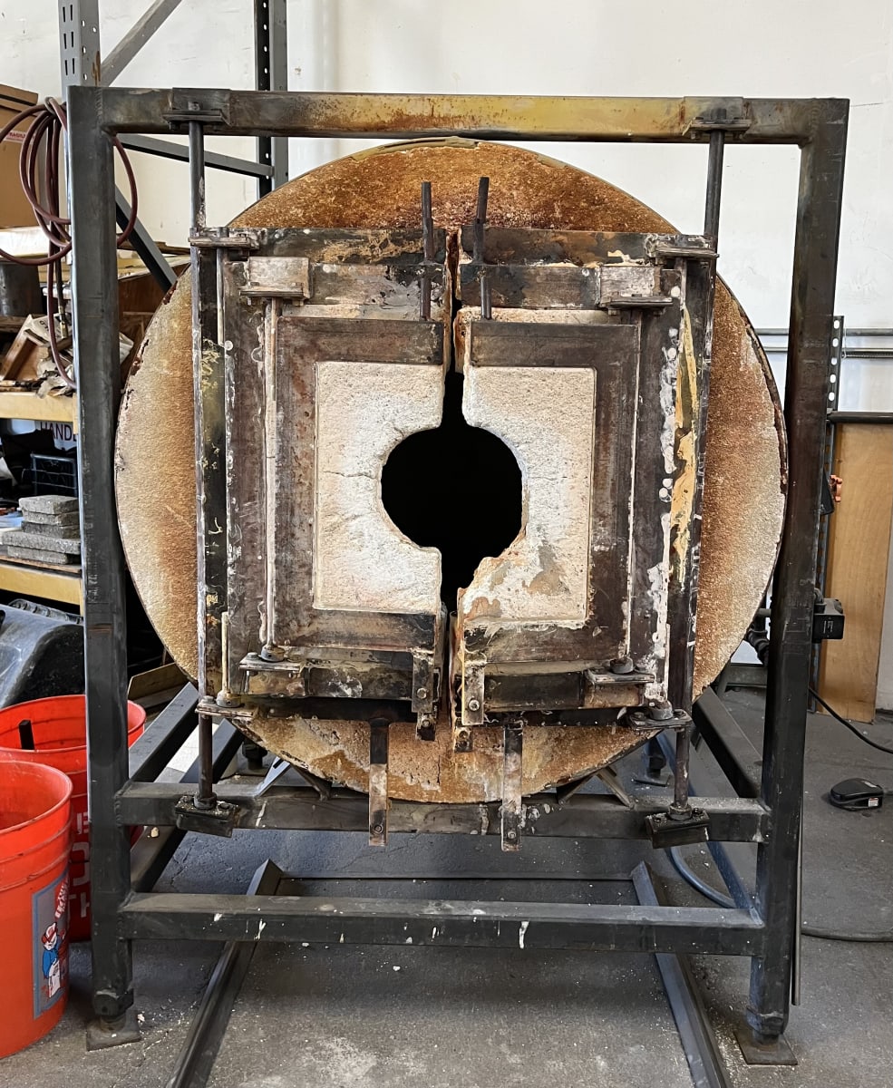 Large Glory Hole Rental Photo
