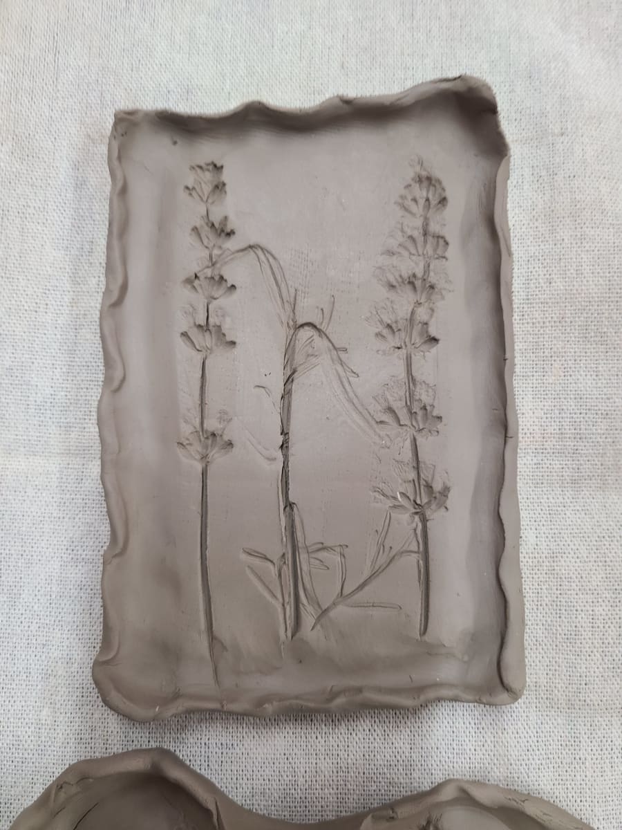 HANDBUILDING WITH CLAY: Textured Plate/bowl Photo