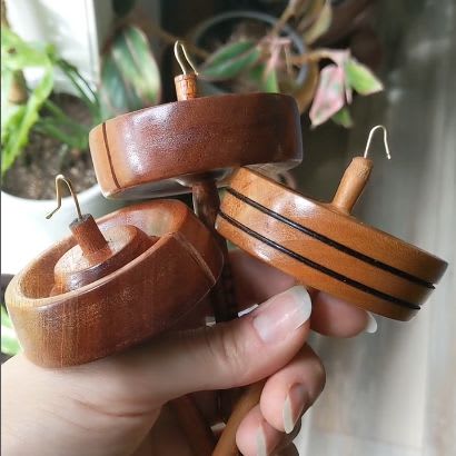 Drop Spindle Handspinning Workshop (Adults, Beginner Friendly) Photo