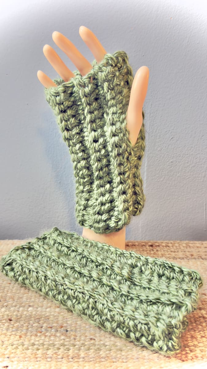 Beginner Crochet Workshop: Fingerless Gloves Photo