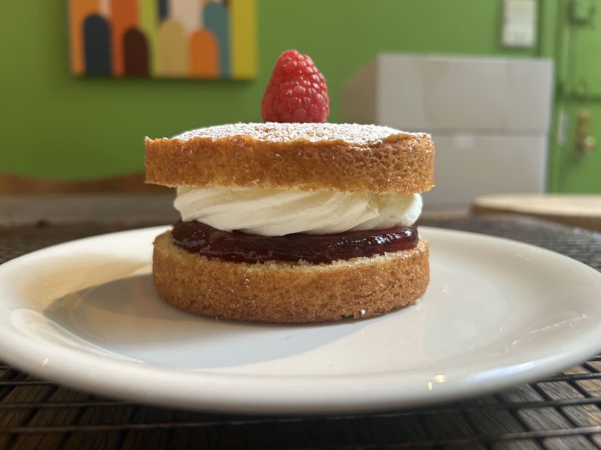 (KIDS) "Great British Bake Off" Classics: Cakes + Scones Photo