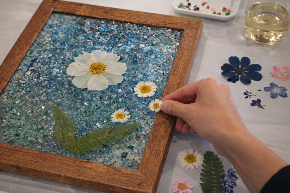 Holland Crushed Glass Crafting Party (Glimmer Frames) Photo