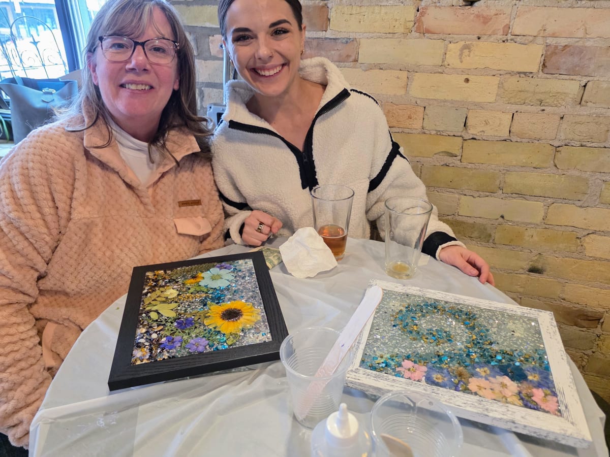Holland Crushed Glass Crafting Party (Glimmer Frames) Photo