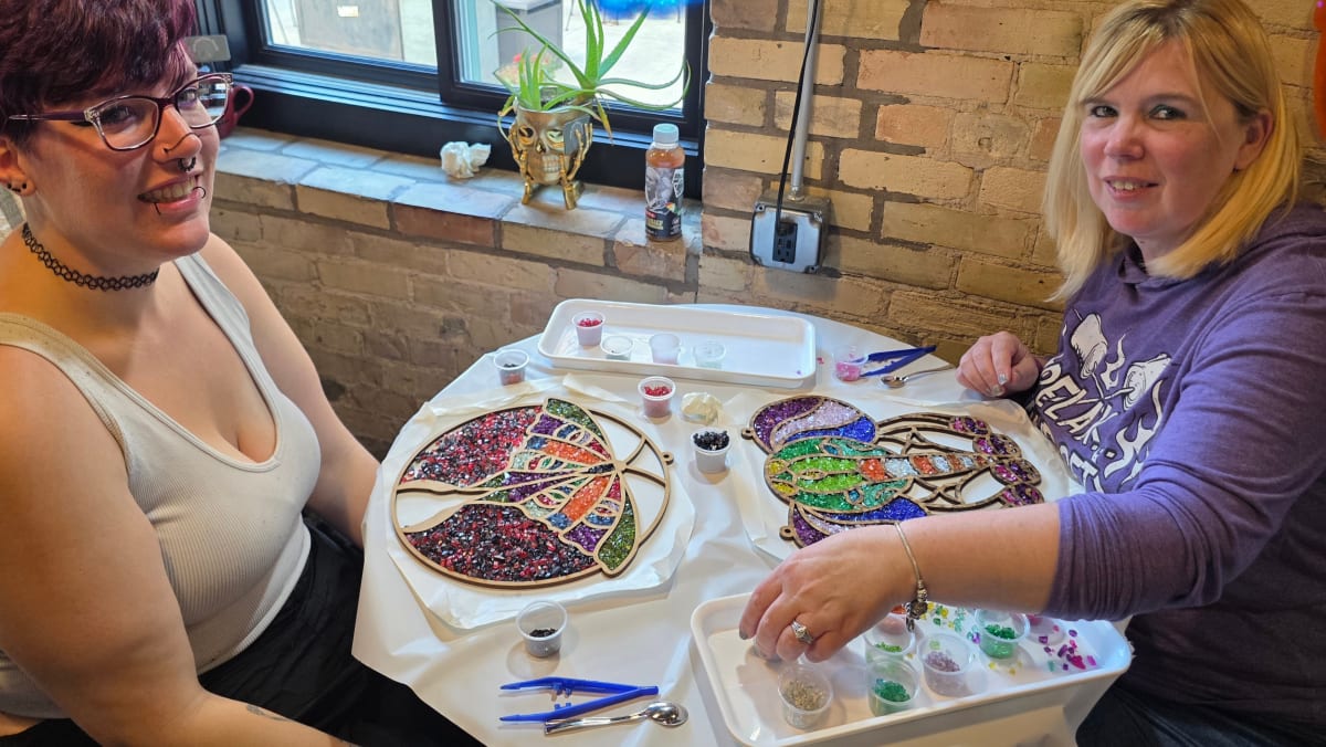 Holland Crushed Glass Crafting Party Photo