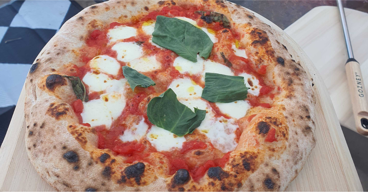 A Backyard Pizza Affair: Cooking at 900 Degrees Photo
