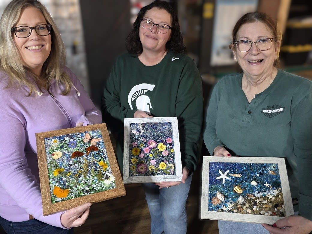 Rockford Crushed Glass Crafting Party (Glimmer Frames) Photo