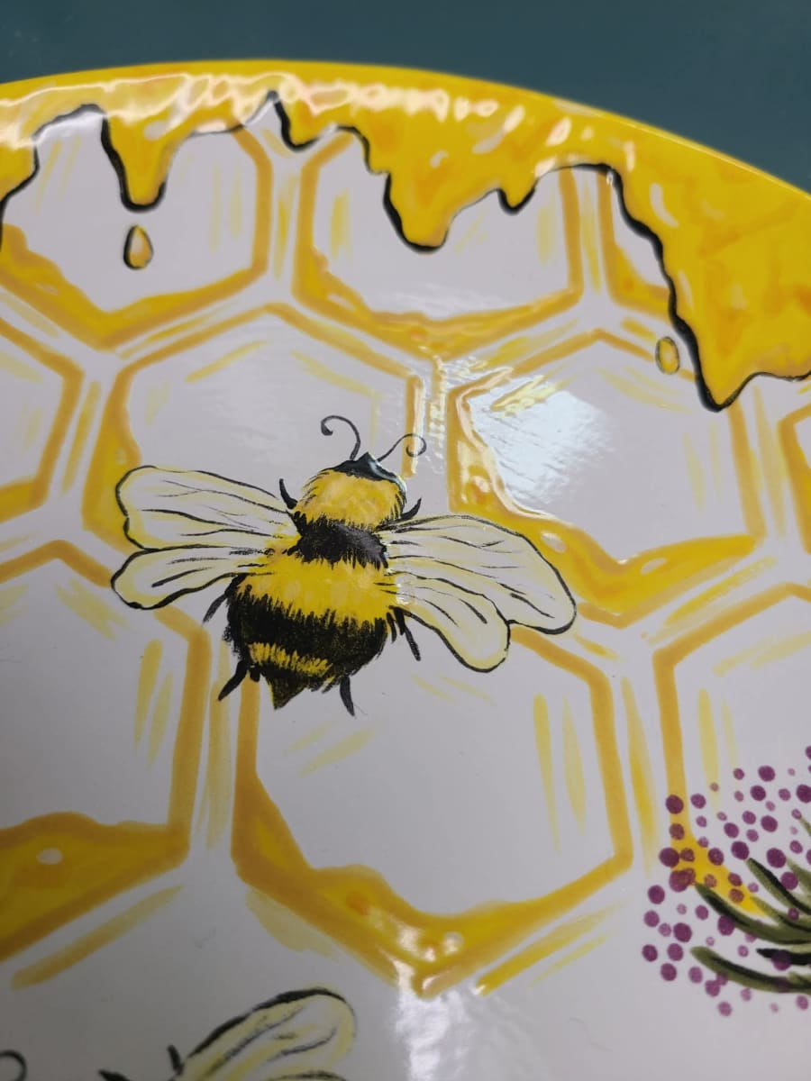 Ceramic class: Hand painted Bee Plate! Photo